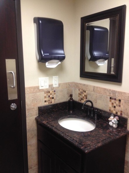 More Photos Of 1812 W Park Row Dr, Arlington Carwash For Sale