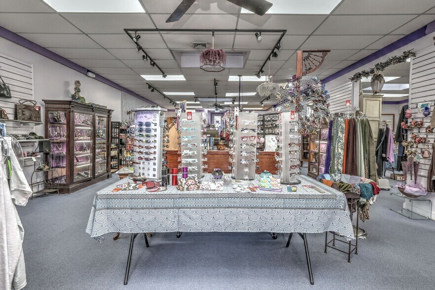 More Photos Of 873 Boston Post Rd, Darien Storefront For Lease