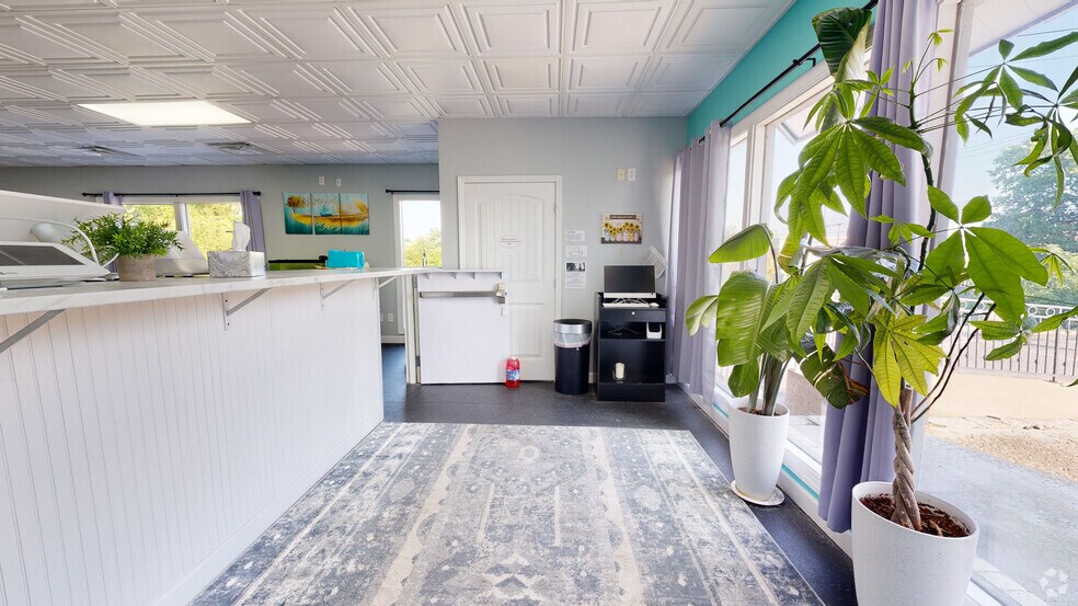 More Photos Of 1112 W Main St, Lebanon General Retail For Sale