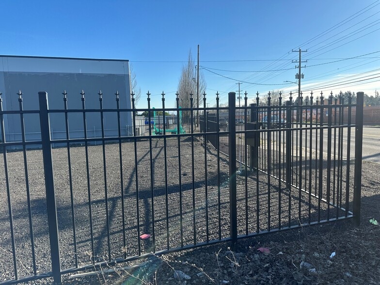 More Photos Of 3931 Columbia Blvd, Portland Land For Lease