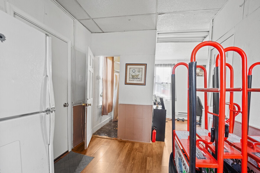 More Photos Of 2516-2518 N Dupont Pky, Middletown Freestanding For Sale