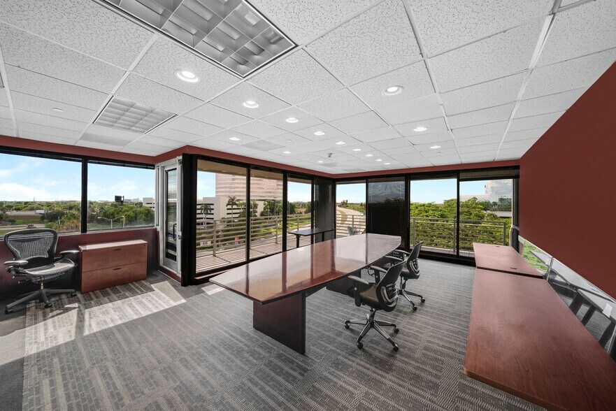 More Photos Of 200 W Cypress Creek Rd, Fort Lauderdale Office For Sale