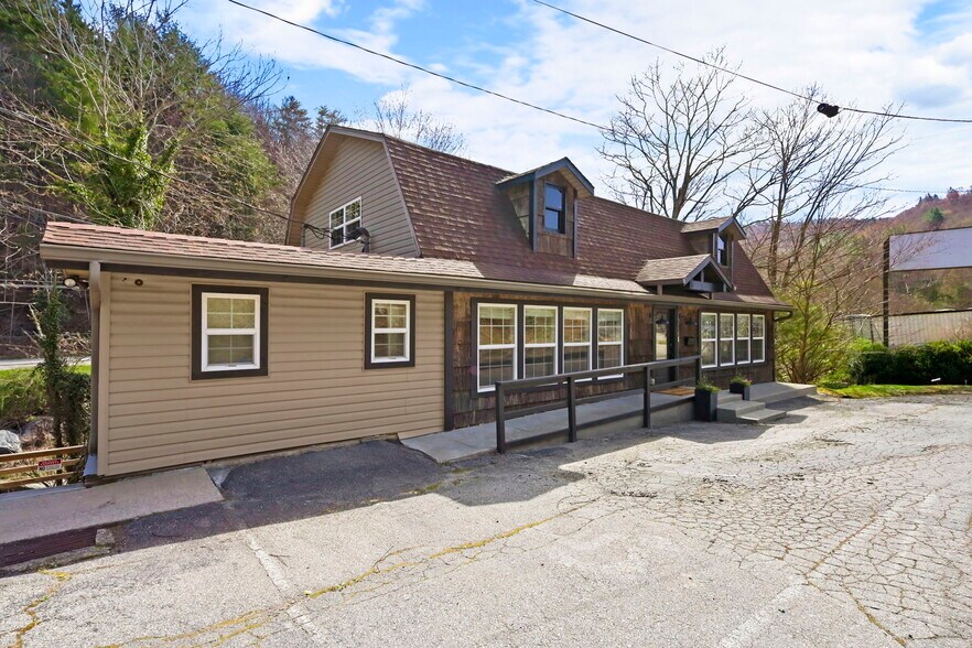Primary Photo Of 3453 S Hwy 321, Blowing Rock General Retail For Sale