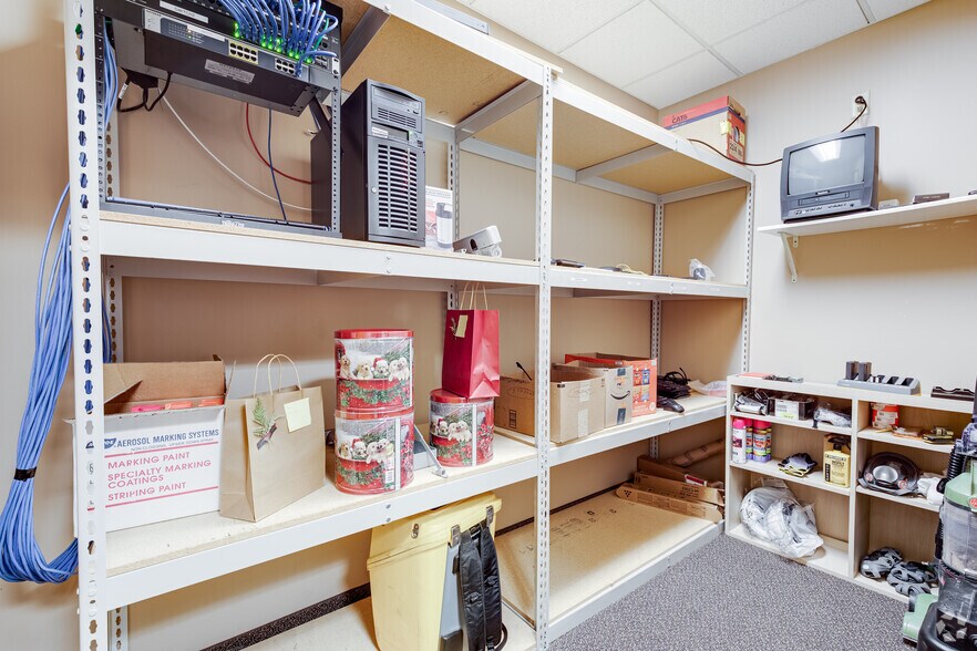 More Photos Of 3276 Fanum Rd, Vadnais Heights Service For Lease