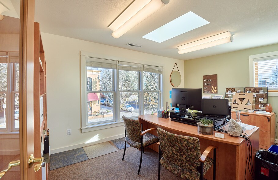 More Photos Of 640 NE 3rd St, Mcminnville Office For Lease