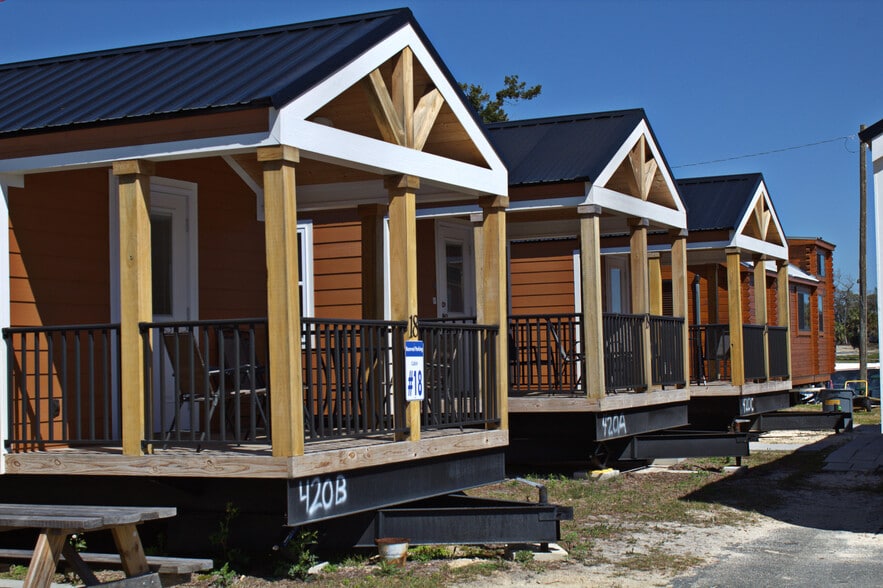 More Photos Of 7022 SW 358 Hwy, Steinhatchee Marina For Sale