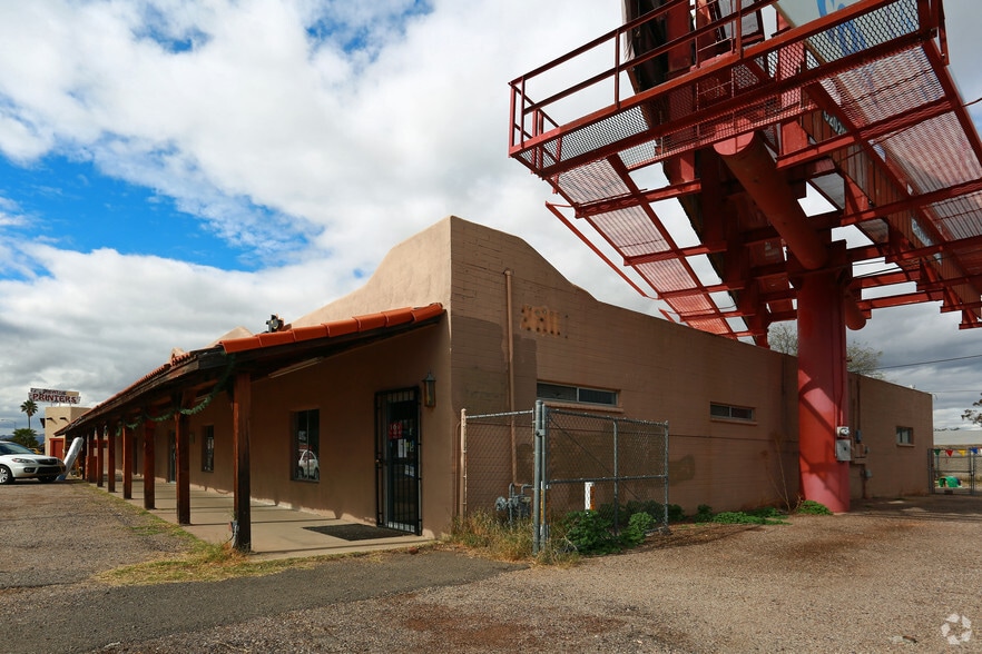 More Photos Of 2801 E Grant Rd, Tucson Freestanding For Lease