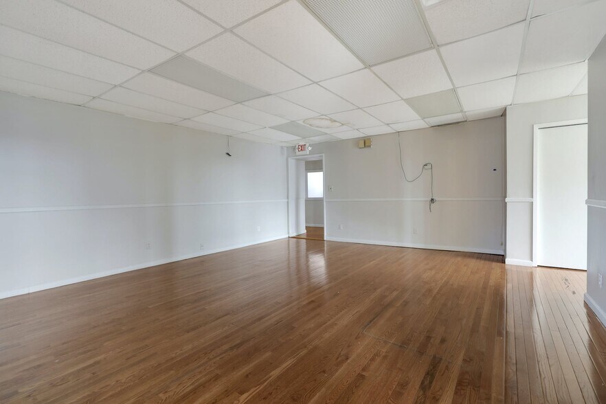 More Photos Of 55 Atlantic Ave, Lynbrook Office For Lease