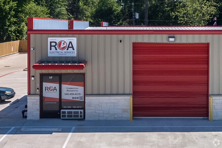 More Photos Of 28215 Vallie St, Pinehurst Warehouse For Lease