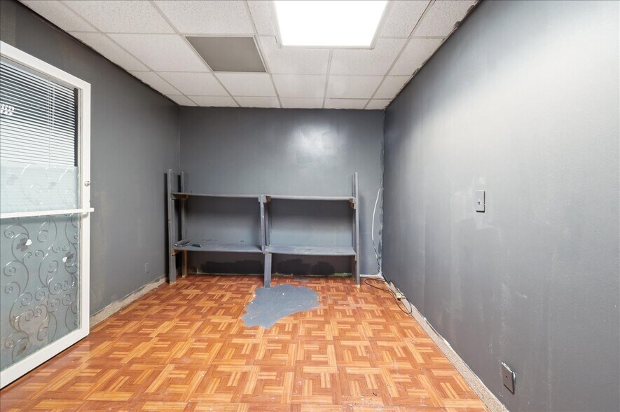 More Photos Of 2020-2024 Williamsbridge Rd, Bronx Storefront Retail Office For Lease