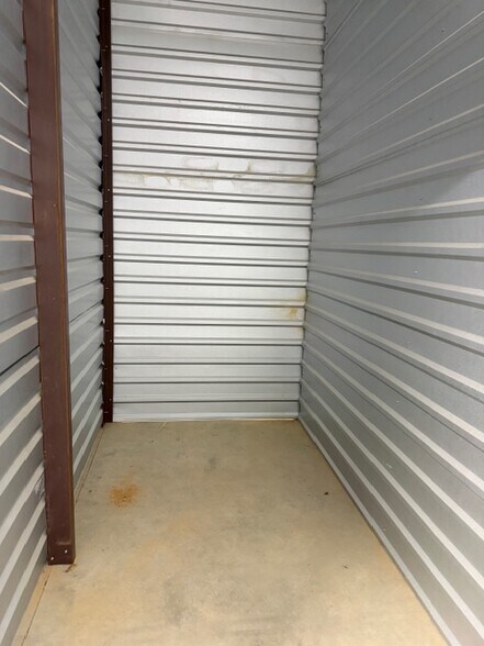 More Photos Of 105 Sunset, Malakoff Specialty For Sale