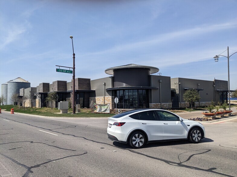 More Photos Of Highway 79, Hutto Unknown For Lease