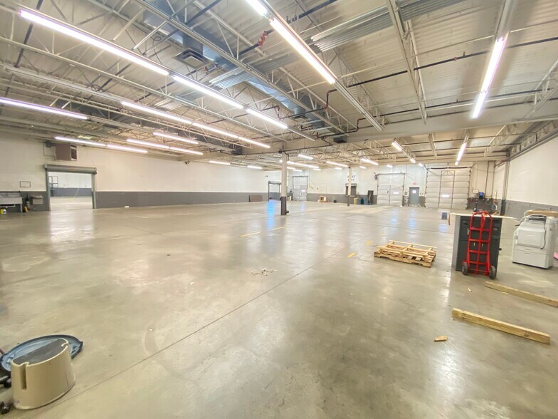 More Photos Of 8050 Freedom Ave, North Canton Warehouse For Lease