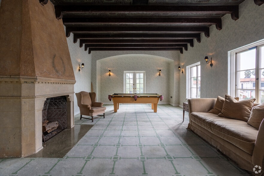More Photos Of 6525 W Sunset Blvd, Los Angeles Loft Creative Space For Lease