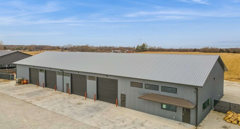 Primary Photo Of 24205 N Ave, Dallas Center Auto Repair For Sale