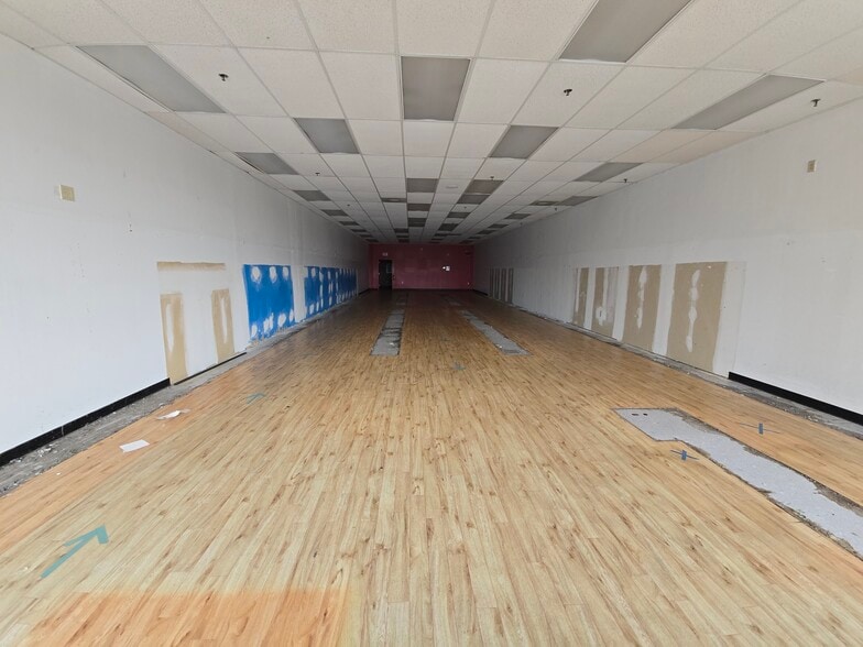 More Photos Of 261-283 N Dupont Hwy, Dover Storefront For Lease