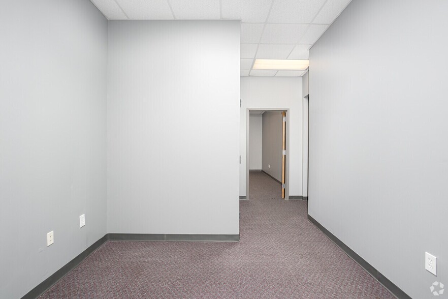 More Photos Of 9000 Peridot Pky, Stockbridge Unknown For Lease