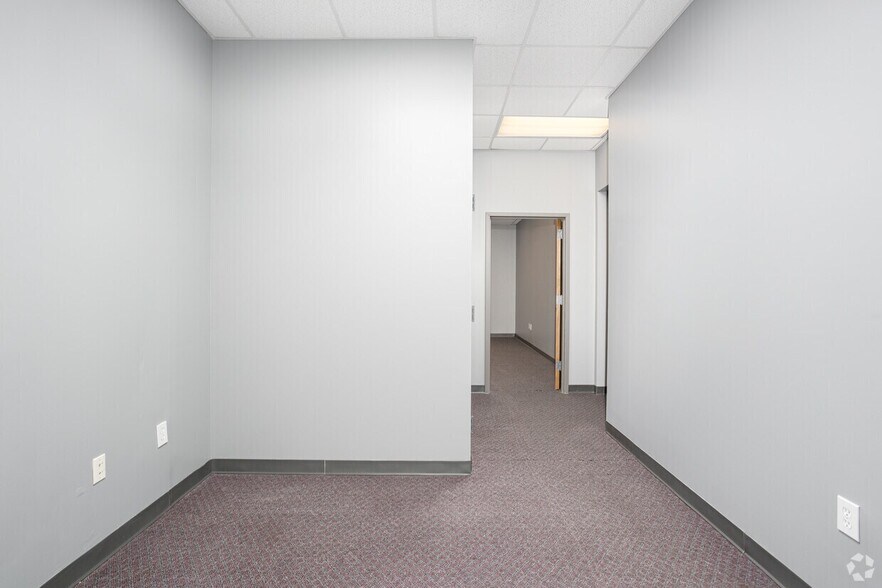 More Photos Of 9000 Peridot Pky, Stockbridge Unknown For Lease