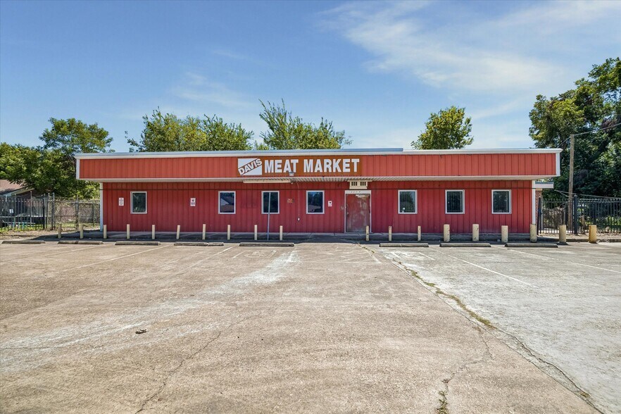 More Photos Of 2206 Lockwood Dr, Houston General Retail For Sale