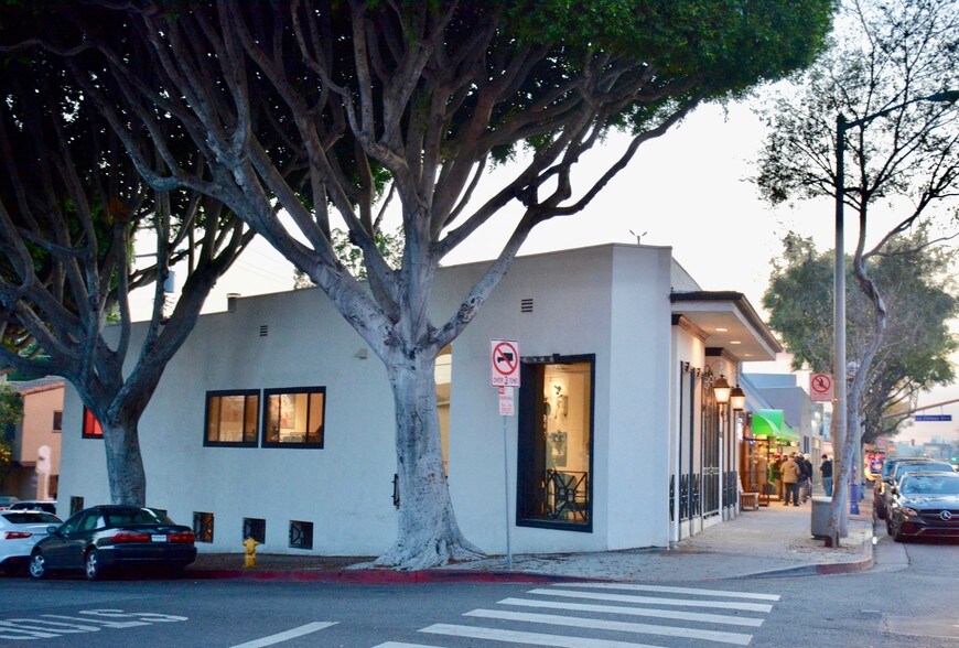 More Photos Of 8460 Santa Monica Blvd, West Hollywood Freestanding For Sale