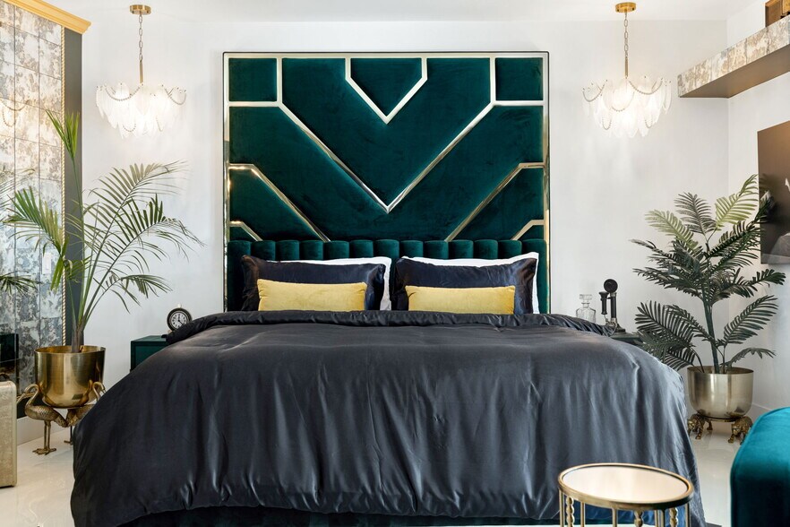 More Photos Of 120 W Vereda Sur, Palm Springs Hotel For Sale