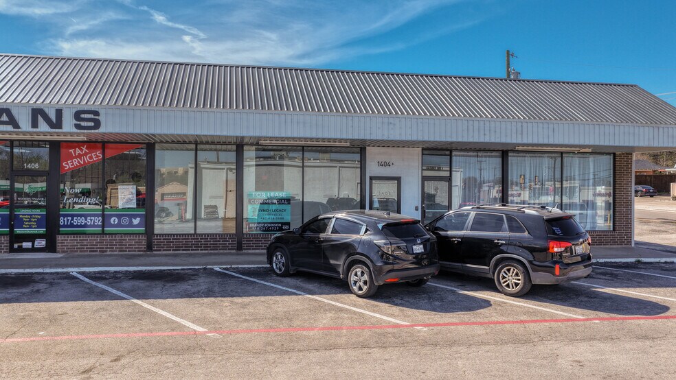 More Photos Of 1402-1418 S Main St, Weatherford Unknown For Lease