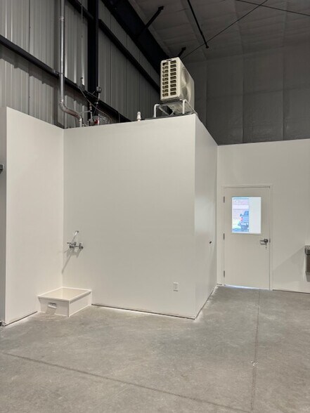 More Photos Of 3015 Sangra SW ave, Grandville Industrial For Lease