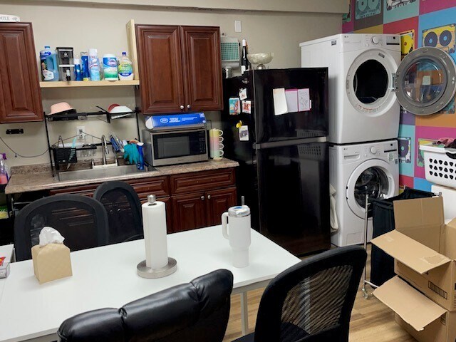 More Photos Of 565-585 Chickering Rd, North Andover Storefront For Sale