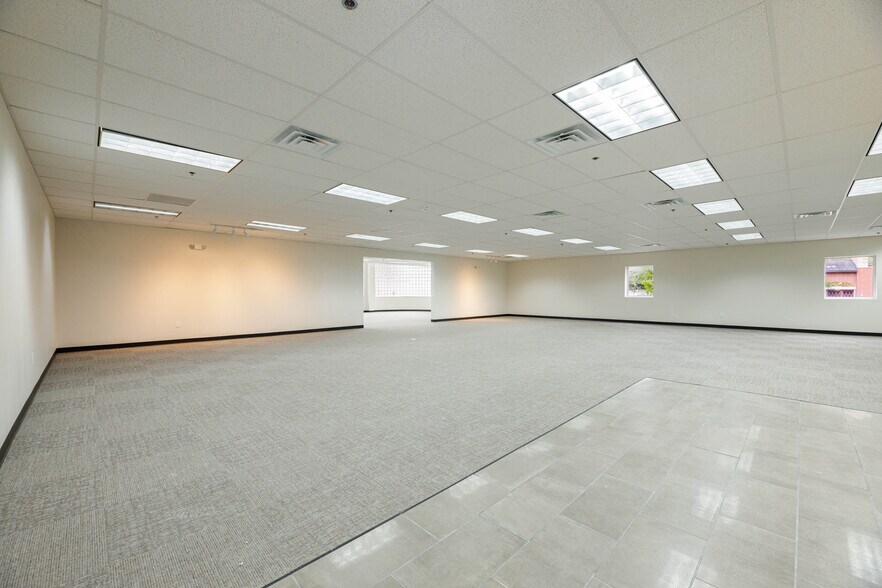 More Photos Of 4315 S Lancaster Rd, Dallas Office For Lease