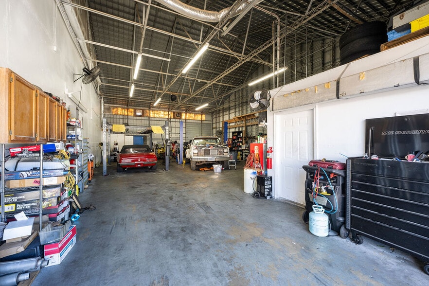 More Photos Of 1556-1578 SE South Niemeyer Cir, Port Saint Lucie Warehouse For Sale