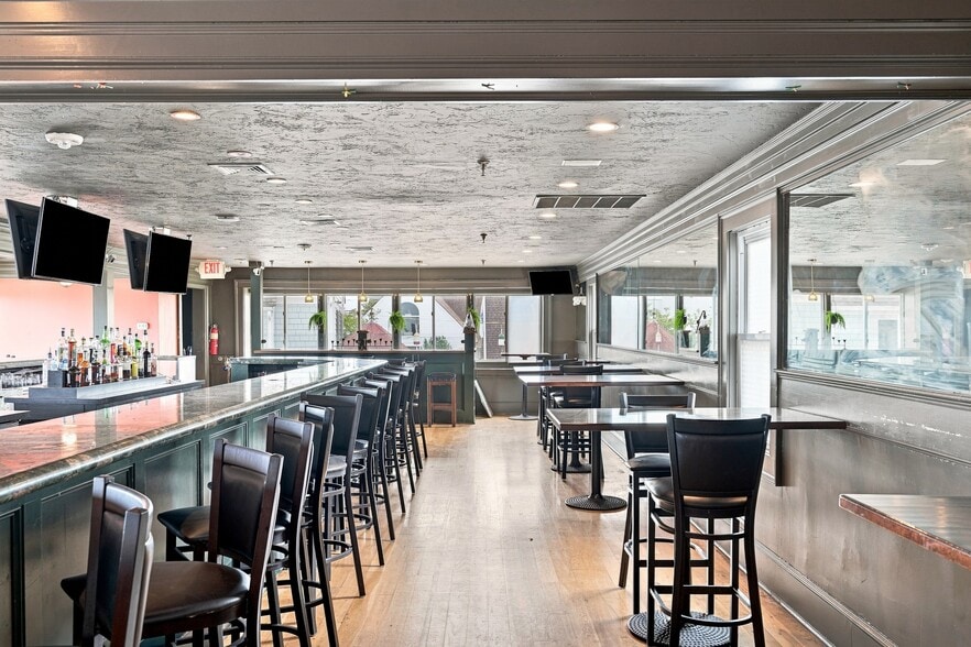More Photos Of 170 Water St, Plymouth Storefront For Lease