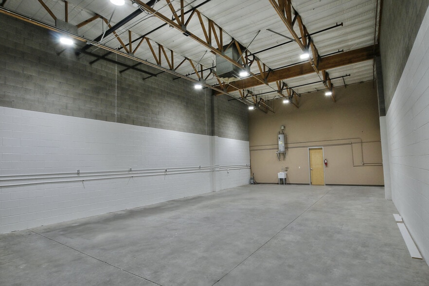 More Photos Of 7235 E Hampton Ave, Mesa Warehouse For Lease
