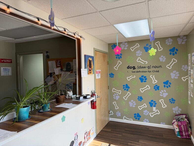 More Photos Of 104 Woodward Hill Rd, Edwardsville Office For Sale