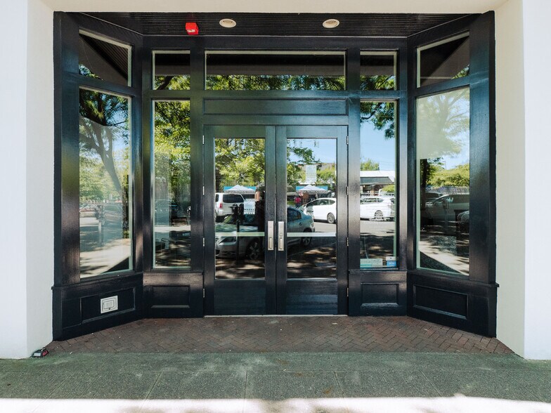 More Photos Of 1411 Railroad Ave, Bellingham Storefront For Lease