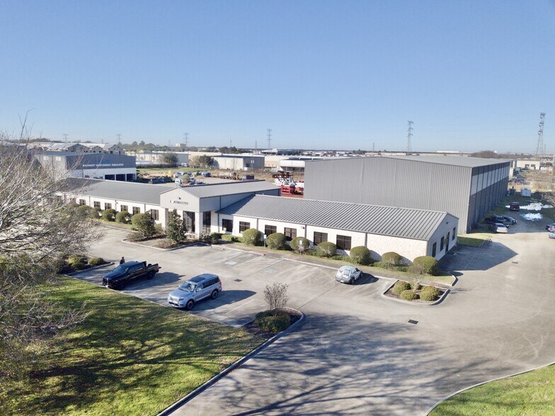 More Photos Of 6935 Brittmoore Rd, Houston Warehouse For Lease