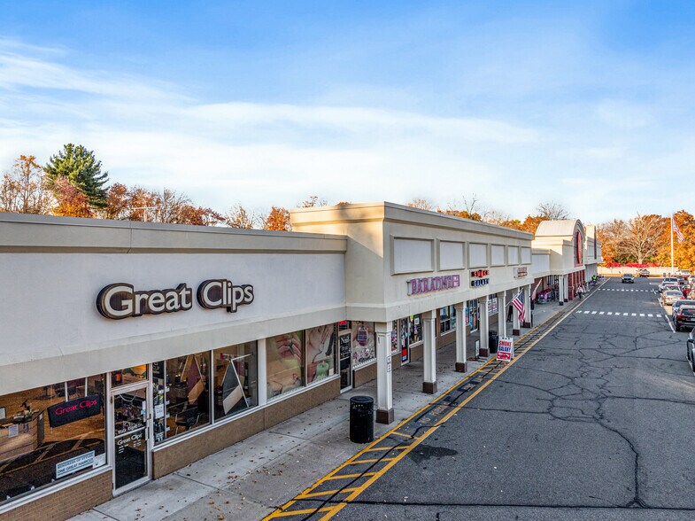 More Photos Of 1021-1041 S Main St, Cheshire Unknown For Lease