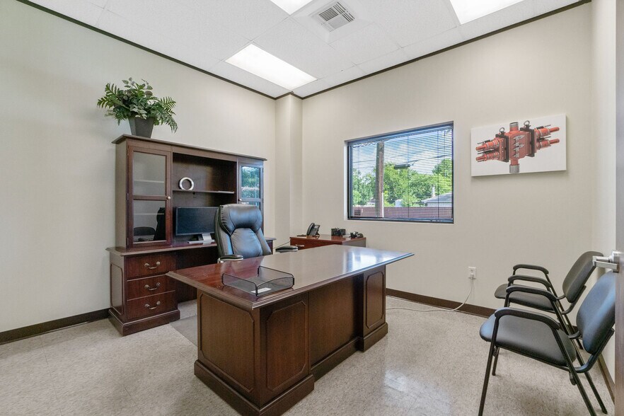 More Photos Of 5119 Hiltonview Rd, Houston Warehouse For Lease