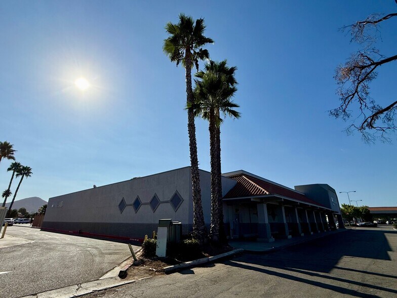 More Photos Of 27350 Sun City Blvd, Menifee Drugstore For Lease