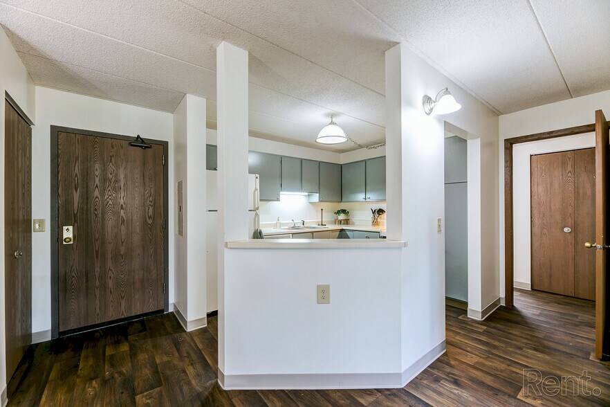 More Photos Of 985 Ivy Ave E, Saint Paul Apartments For Sale