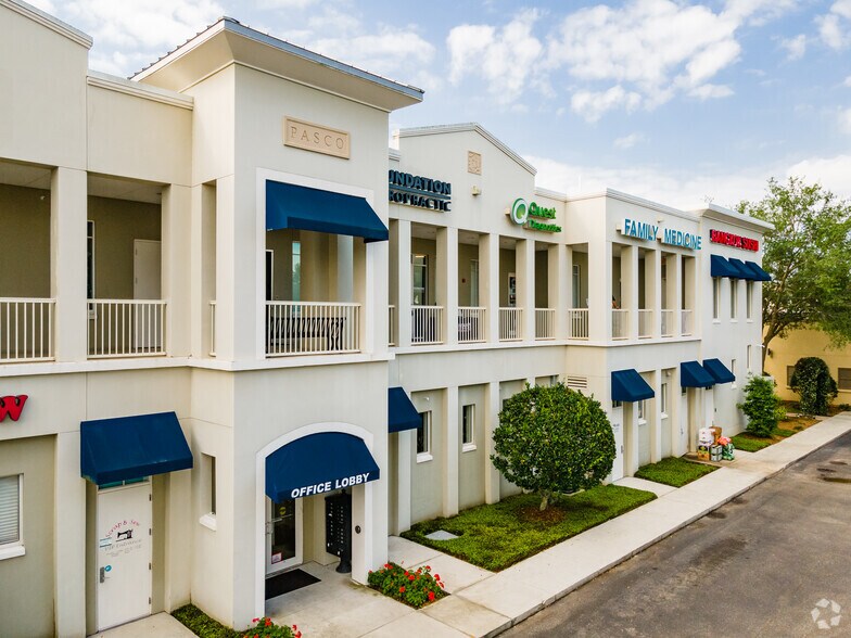 More Photos Of 16540 Pointe Village Dr, Lutz Storefront Retail Office For Lease