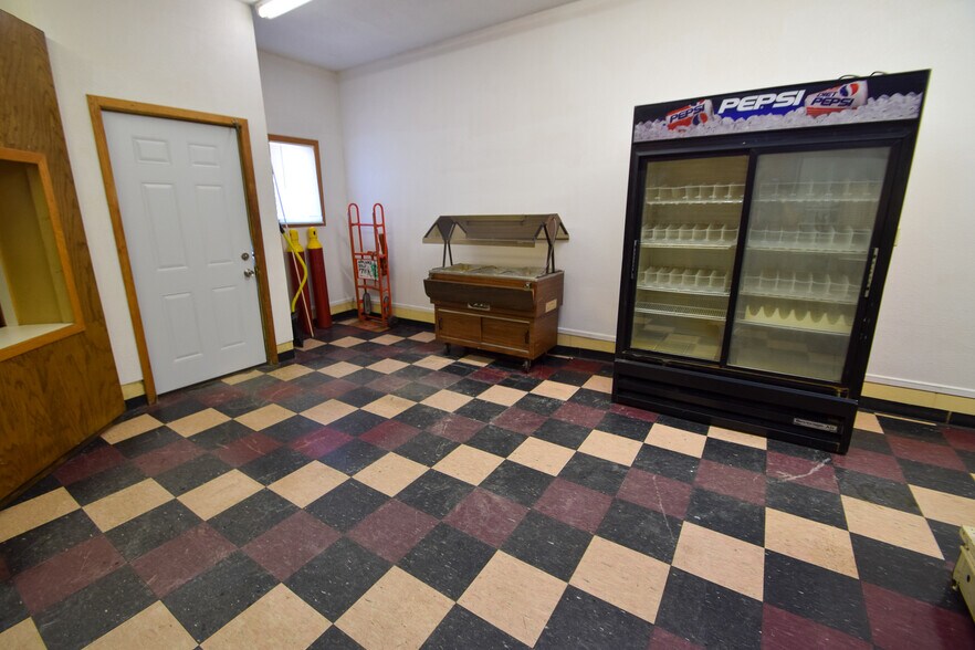 More Photos Of 111 Main St, Roscoe Bar For Sale