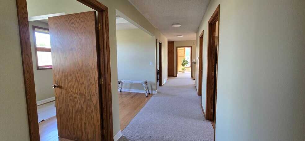 More Photos Of 125 2nd St N, Delano Office For Lease