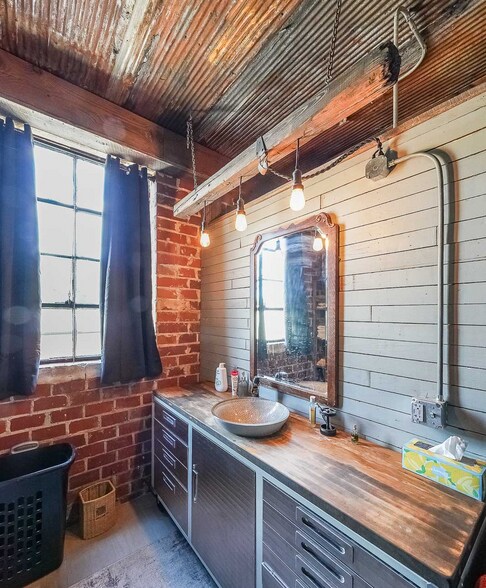 More Photos Of 250 Cleveland St, Locust Grove Industrial For Sale