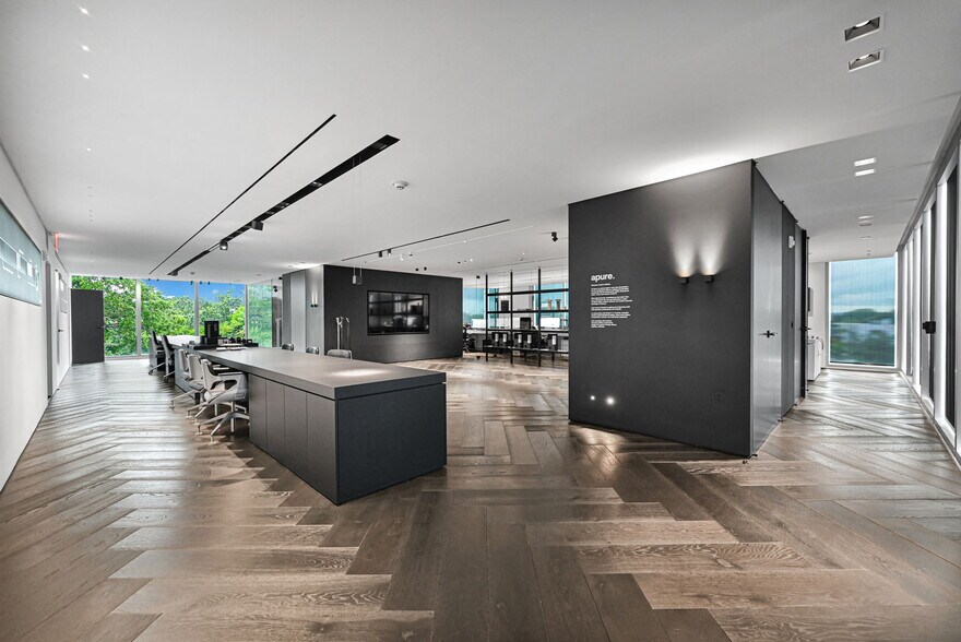 More Photos Of 5555 Biscayne Blvd, Miami Office For Lease