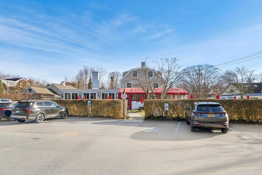 More Photos Of 40-21 Bowden Sq, Southampton Restaurant For Lease