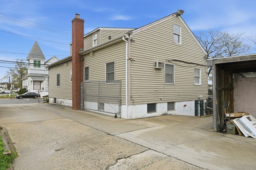 More Photos Of 433 Atlantic Ave, Oceanside Apartments For Sale