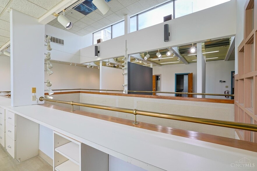 More Photos Of 2108 Central Pky, Cincinnati Loft Creative Space For Sale