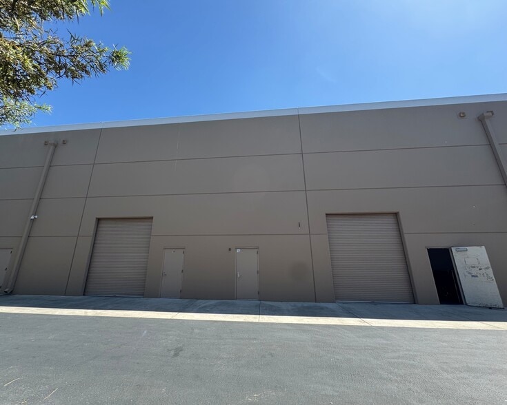 More Photos Of 5-11 Hubble Dr, Irvine Light Manufacturing For Sale