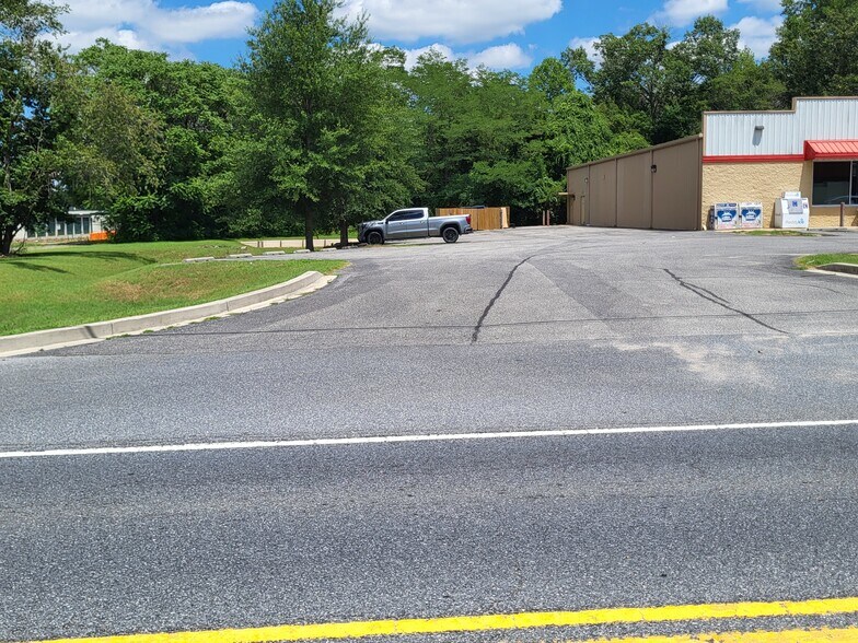 More Photos Of 13199 Greenboro Road, Greensboro Freestanding For Sale