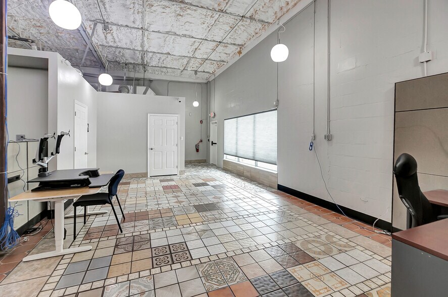 More Photos Of 450 94th Ave N, Saint Petersburg Freestanding For Lease